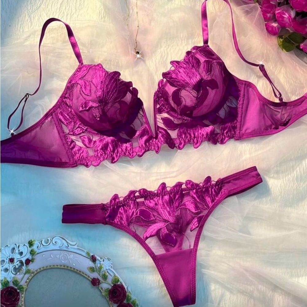 Magenta lingerie set